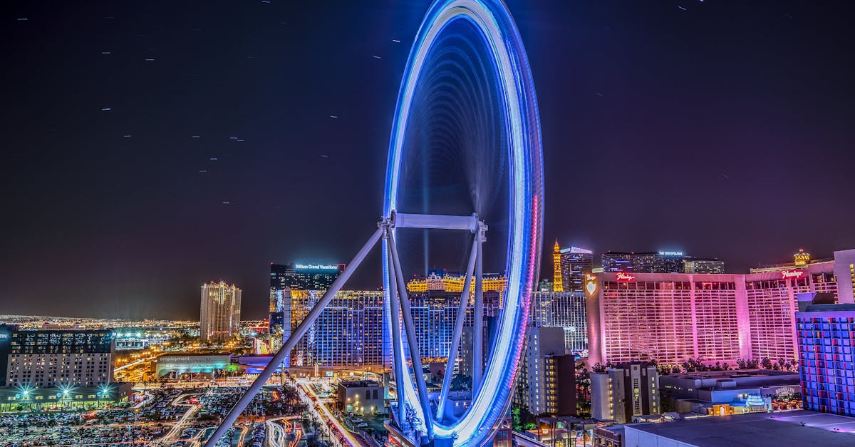 Plus De Photo Exposée D'une Grande Roue La Nuit Plus De Photo Exposée D'une Grande Roue La Nuit